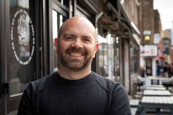 Hans de Kretser, siempre útil, siempre empático, siempre preparado